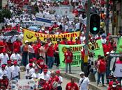 Colombianos marcharon, rechazo bajos salarios