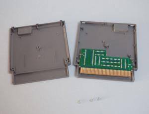 NESCartuchoAbierto 300x230 Te quiero mucho, cartucho! (II): El de NES