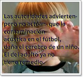 El niño de apenas dos años que se rebela ante lo que ve y escucha en un campo de fútbol base...