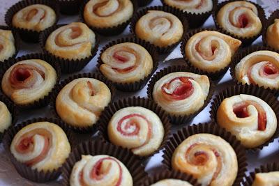 #Diadelatapa. Rulitos de Bacon Ahumado con un toque de Ron Montero.