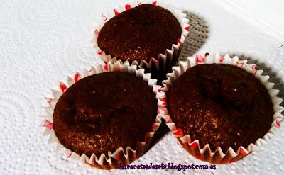 Magdalenas de chocolate y nueces.