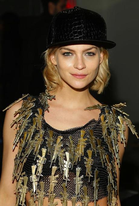 PONTE LA GORRA / PUT THE BASEBALL CAP ON