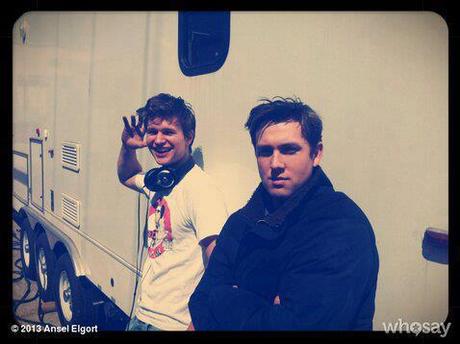 Ansel Elgort y Christian Madsen en el set de Divergent Ansel Elgort y Christian Madsen en el set de Divergent