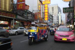 Un Tuk Tuk en el China Town de Bangkok. Me encantó en barrio. 