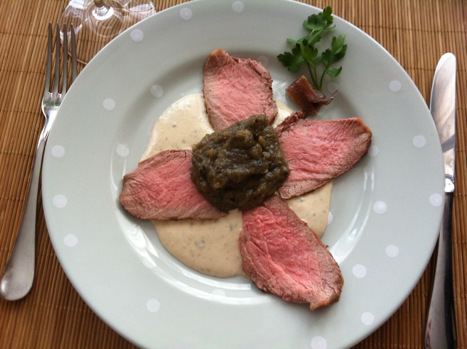 Roast Beef Con Salsa De Atún Y Caviar De Berenjena