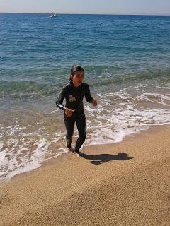 Probando el traje en el mar