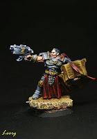 Inquisidor con grimorio