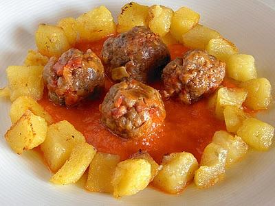 Albóndigas especiadas con salsa de tomate