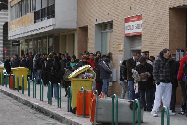 Cola del paro. | Sergio González