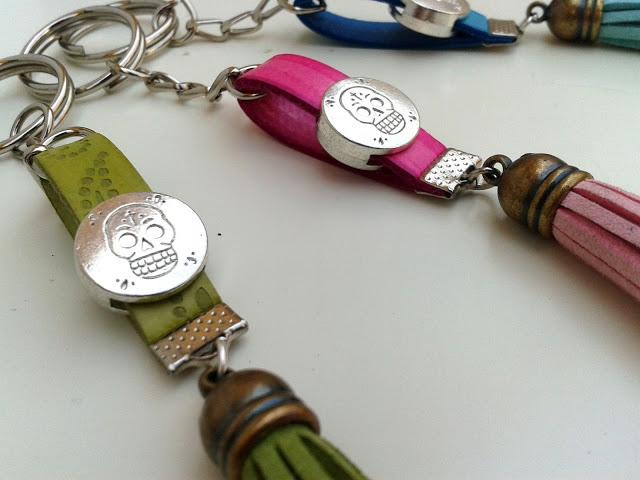 Hoy os presento toda una novedad !! Llaveros muticolor de...