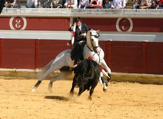 TRIPLE SALIDA A HOMBROS EN EL FESTEJO DE REJONES DE LUCENA