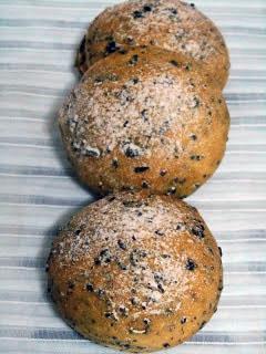 Panecillos de aceitunas negras con un toque de pimentón picante