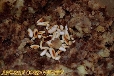 SORPRESAS DE MORCILLA SOBRE COMPOTA DE MANZANA Y CANELA