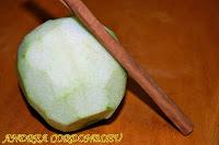 SORPRESAS DE MORCILLA SOBRE COMPOTA DE MANZANA Y CANELA