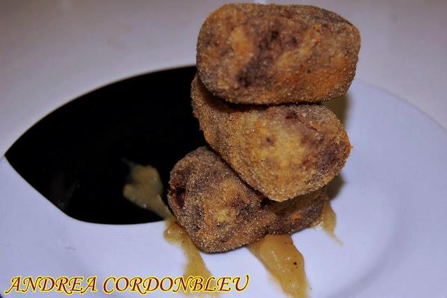 SORPRESAS DE MORCILLA SOBRE COMPOTA DE MANZANA Y CANELA