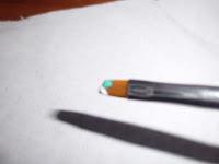 Manicura rosas de colores.