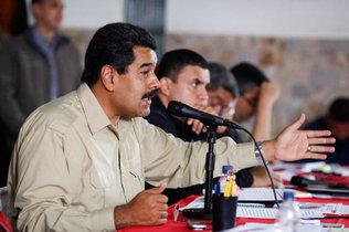  

El presidente de Venezuela, Nicolás Maduro, durante un encuentro con voceros comunitarios el lunes en Caracas. El régimen chavista presidido por Maduro es cada vez más difícil de defender por las complacientes democracias de América Latina a raíz de los salvajes ataques emprendidos contra los líderes de la oposición.
 