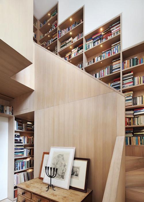 Aprovechamos la escalera para guardar libros