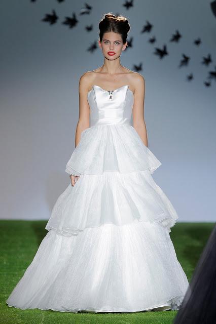 Miquel Suay vuelve a la Pasarela Gaudí con su colección 2014  'Crisálida'