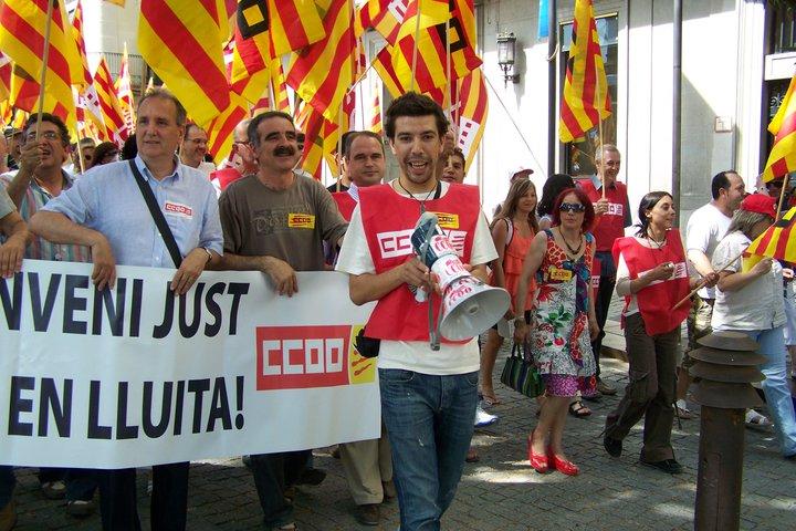 Yasser Saadoune, secretario de CC OO de Internacional, Migración y Cooperación, durante la manifestación del Día del Trabajador en España.