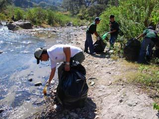 Luego de la Llamada de Atención del Presidente de la República: EJERCITO PERUANO INICIA LABORES DE LIMPIEZA EN EL RIO ICA…