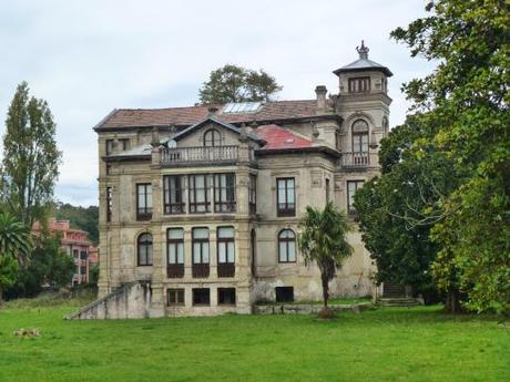 “Cuatro puertas de entrada a una villa de Cine : Llanes” P1040858