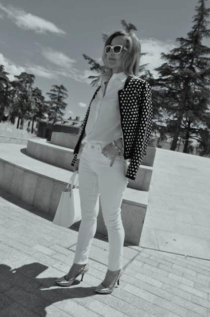 Basic style : Black & white