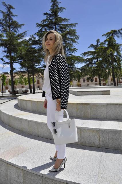 Basic style : Black & white