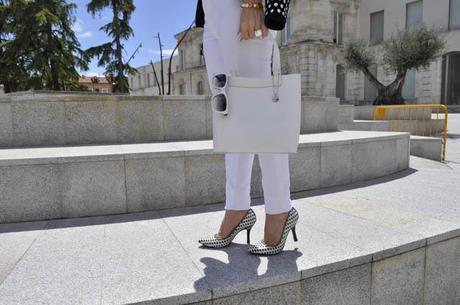 Basic style : Black & white