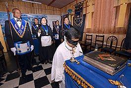 ¿SE PUEDE SER CATÓLICO Y MASÓN? http://www.libroscatolicos.org/index2.htm ¿SE PUEDE SER CATÓLICO Y MASÓN? http://www.libroscatolicos.org/index2.htm