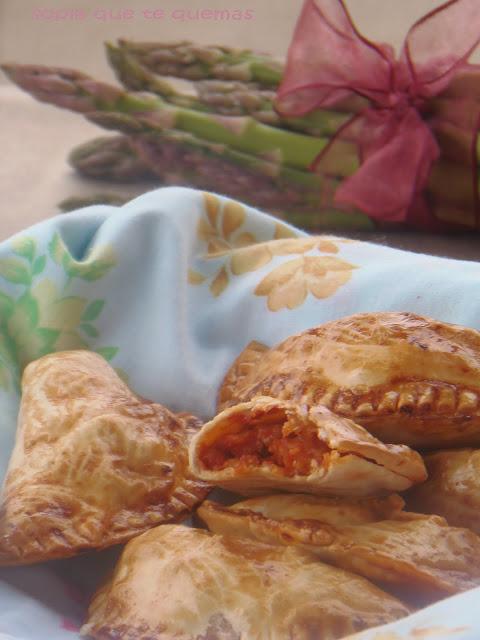 EMPANADILLAS RELLENAS DE FRITADA Y LOMO ADOBADO