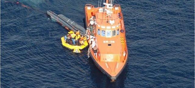 Llegan al puerto de Almería los 23 argelinos rescatados de una patera