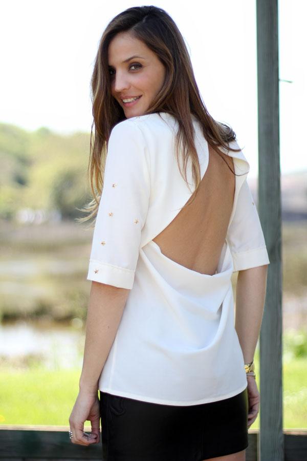 what to wear under backless blouse