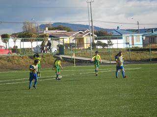 EMPATADAS SEMIFINALES DE IDA EN EL CANAL VECINAL DE PUERTO NATALES