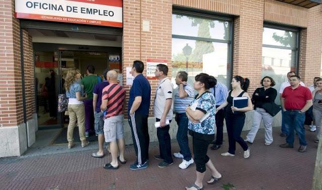 Desempleo en España : Dos de cada tres jóvenes busca empleo fuera del Pais