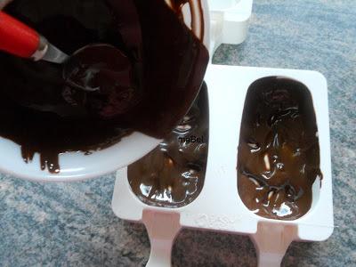 Helado cubierto con chocolate facil