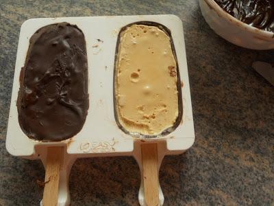 Helado cubierto con chocolate facil
