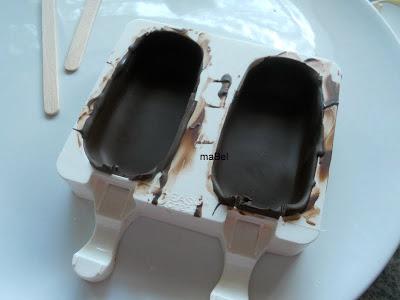 Helado cubierto con chocolate facil