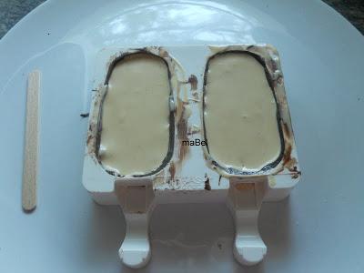 Helado cubierto con chocolate facil