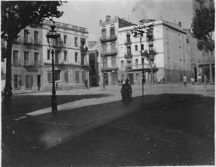 BARCELONA...HISTORIA DE LA CAMPANA DE GRÀCIA...Y EL CEDRO DE LA LIBERTAD EN LA PLAÇA DEL SOL...9-05-2013...