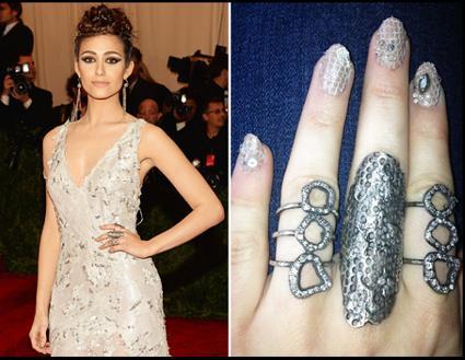 ss13 nail art gala met Emmy Rossum Tú decides: nail art, ¿si o no?