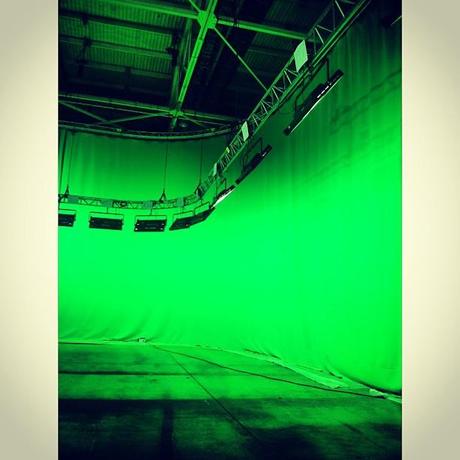 Ansel Elgort comparte foto del set