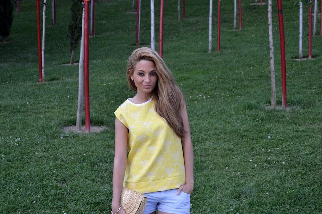 YELLOW FLOWERSBuenos días!!! Os traigo un outfit con un t...