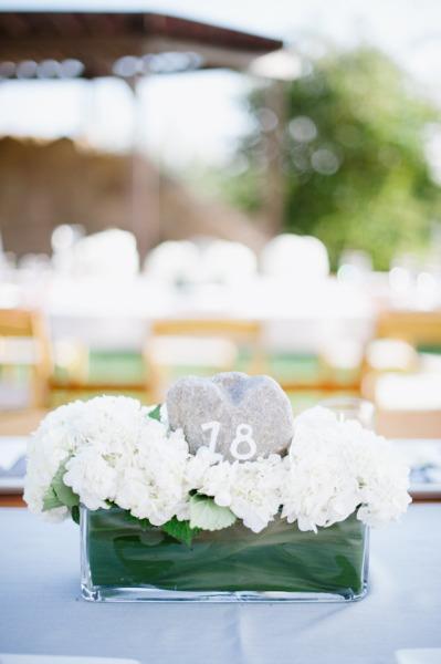 El número en una piedra Número 8 con flores