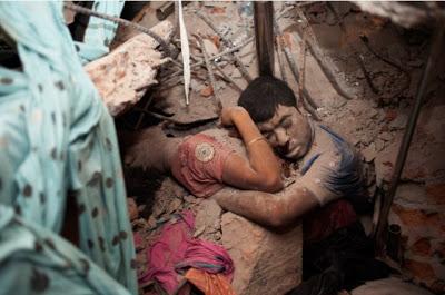 Abrazo final, derrumbe fábrica textil Bangladesh