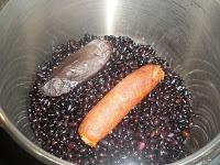 Negritos con arroz (moros y cristianos)