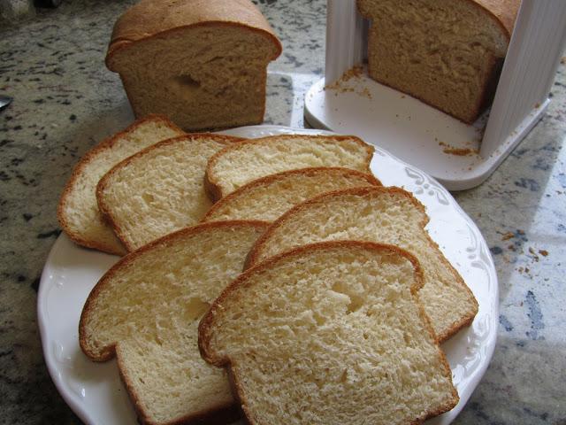 Pan de leche de almendras