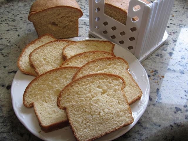 Pan de leche de almendras