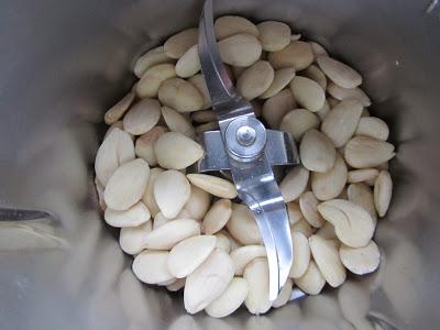 Pan de leche de almendras