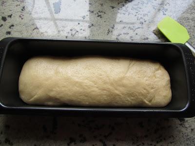 Pan de leche de almendras